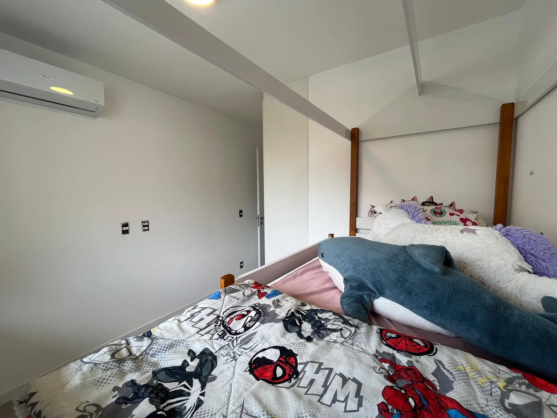 Furnished apartment, 89 m², with a glass-enclosed balcony — photo 31