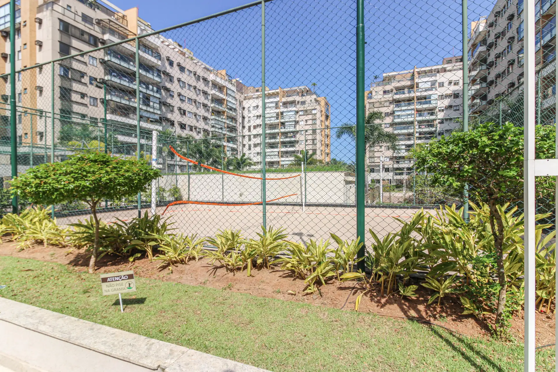 4-bedroom apartment with a glass-enclosed balcony — photo 77