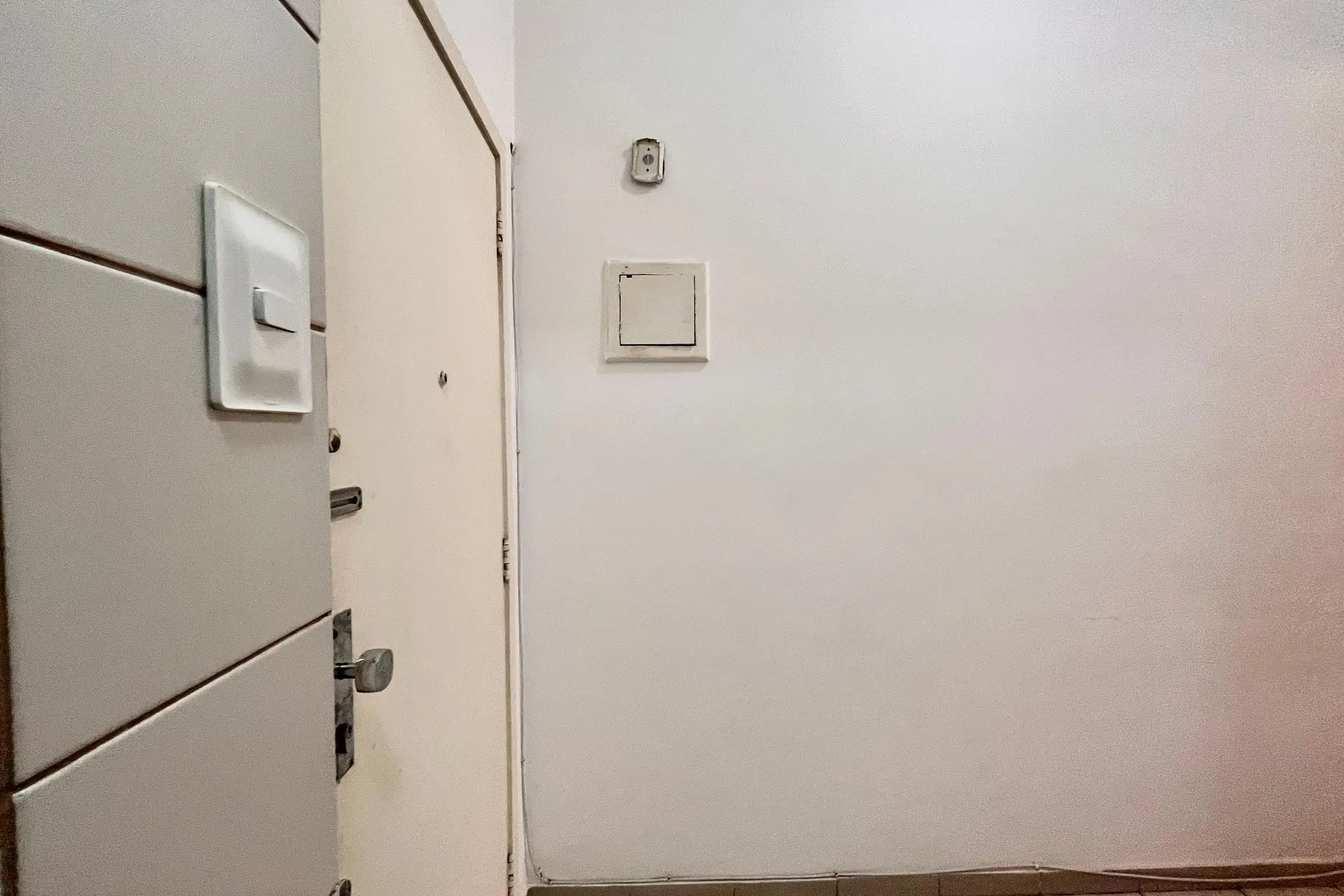 Furnished 1-bedroom apartment with a compact kitchen — photo 9