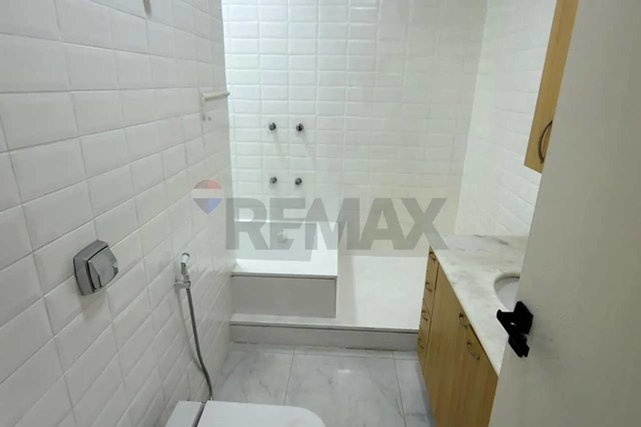 3-bedroom apartment with 2 bathrooms and 121 m² — photo 3