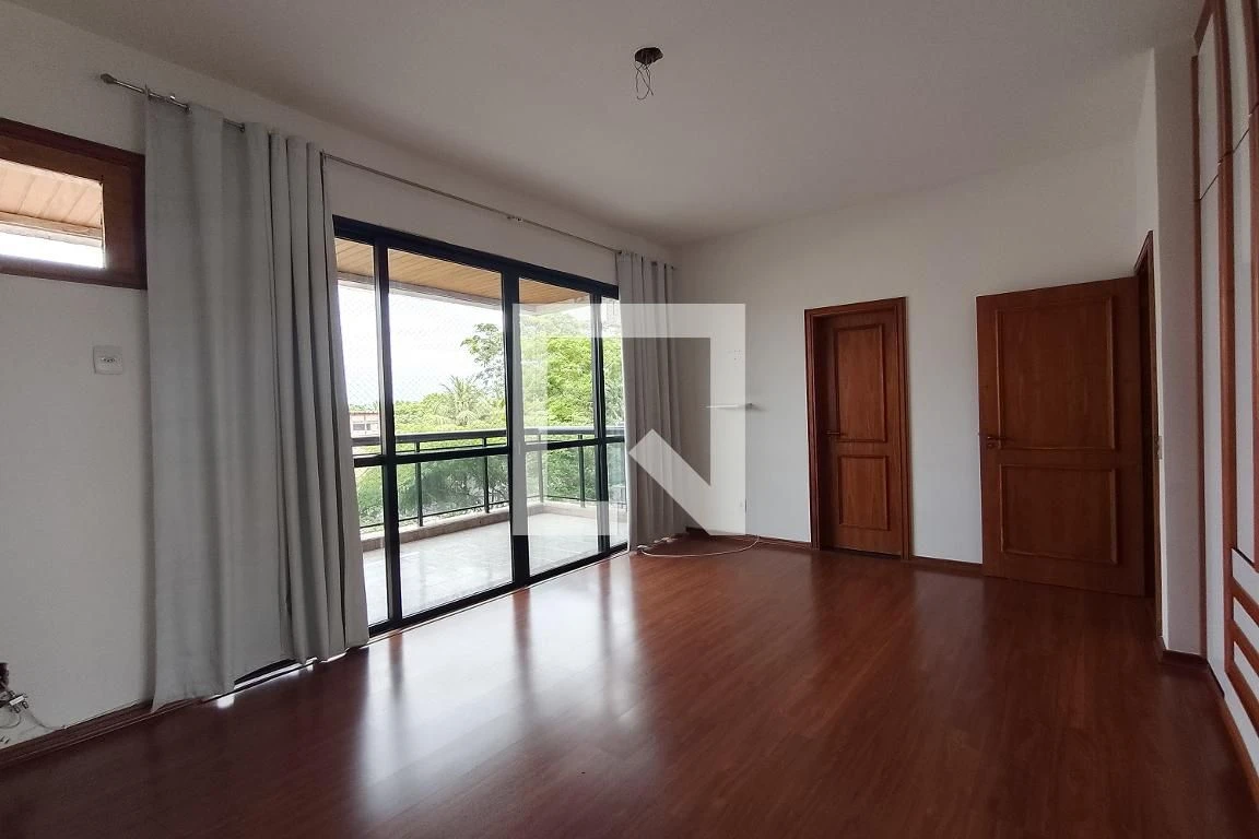 4-bedroom apartment with a water view in Rio de Janeiro — photo 30