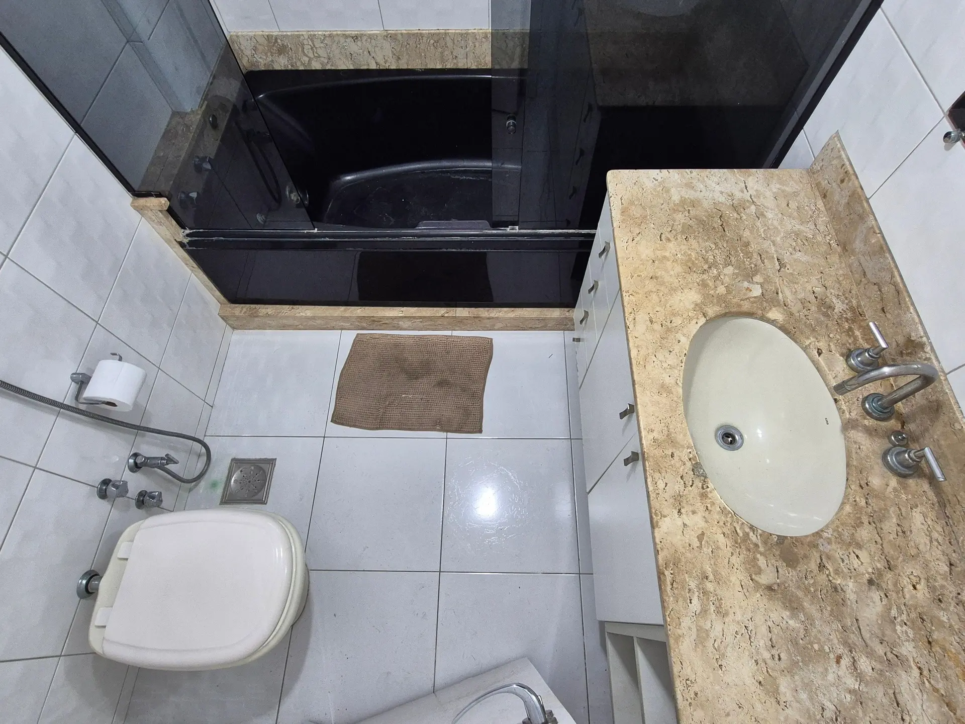 4-bedroom apartment with 3 bathrooms and a balcony — photo 33