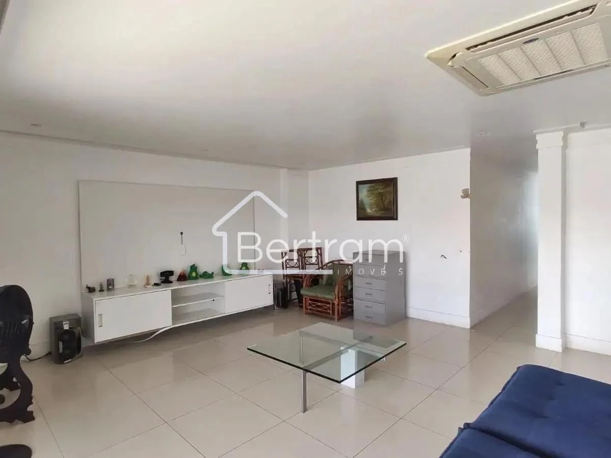 Washing machine in a 3-bedroom apartment, 273 m² — photo 9