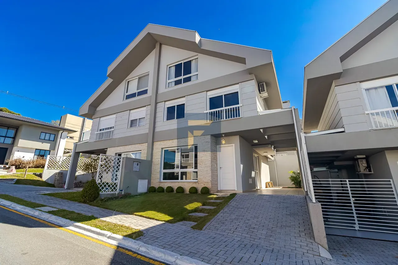 Furnished 140 m² house with 4 bedrooms and open-plan kitchen