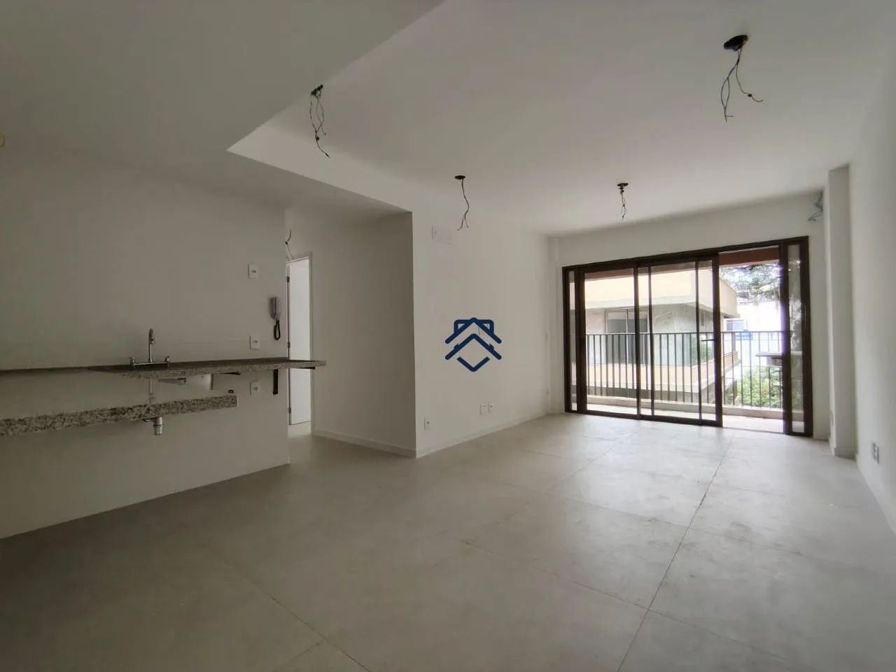 2-bedroom apartment with a mountain view — photo 9