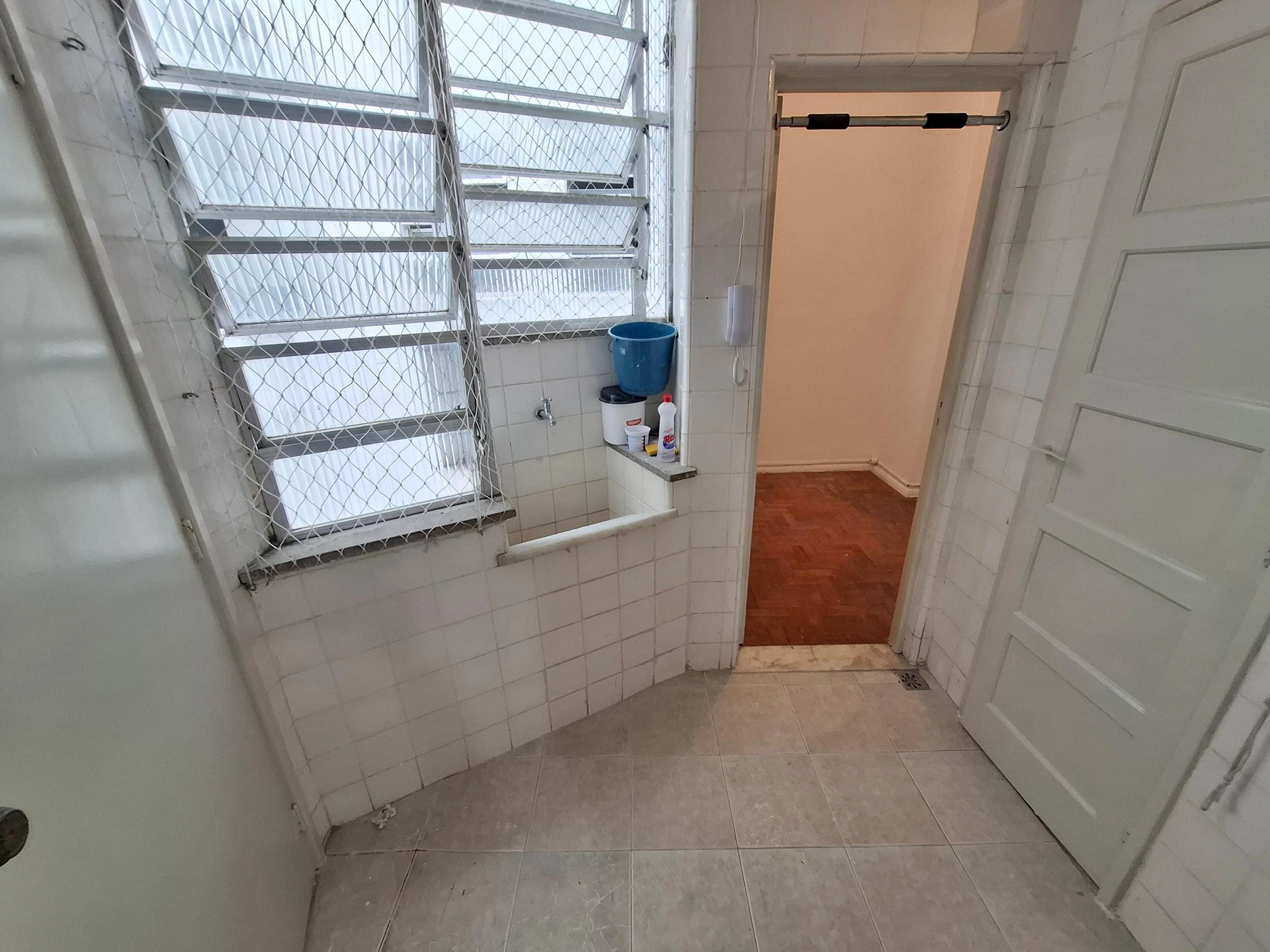 One-bedroom apartment with a mountain view in Rio de Janeiro — photo 17