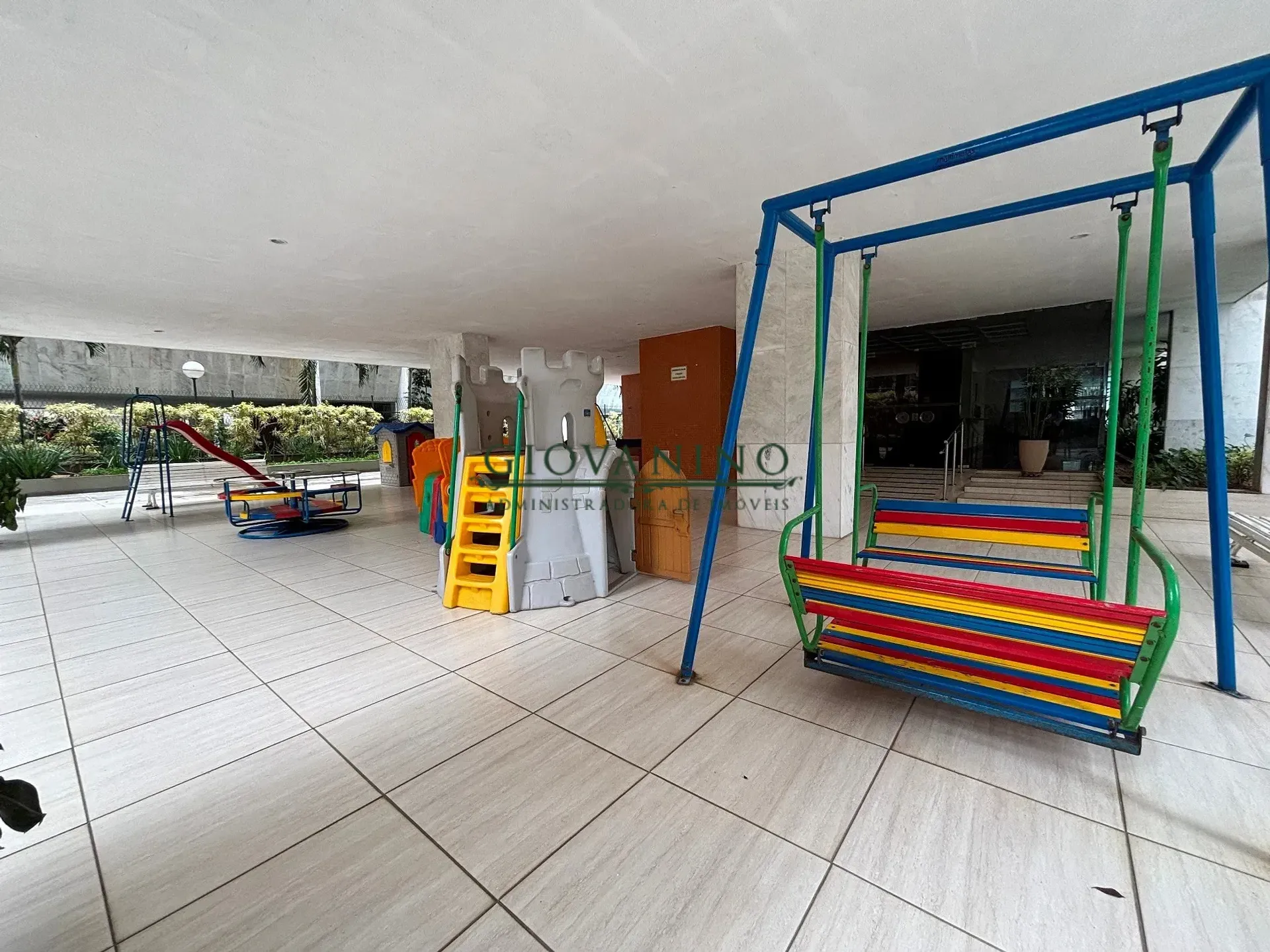 Apartamento de 4 quartos com piso de madeira ou laminado — photo 25