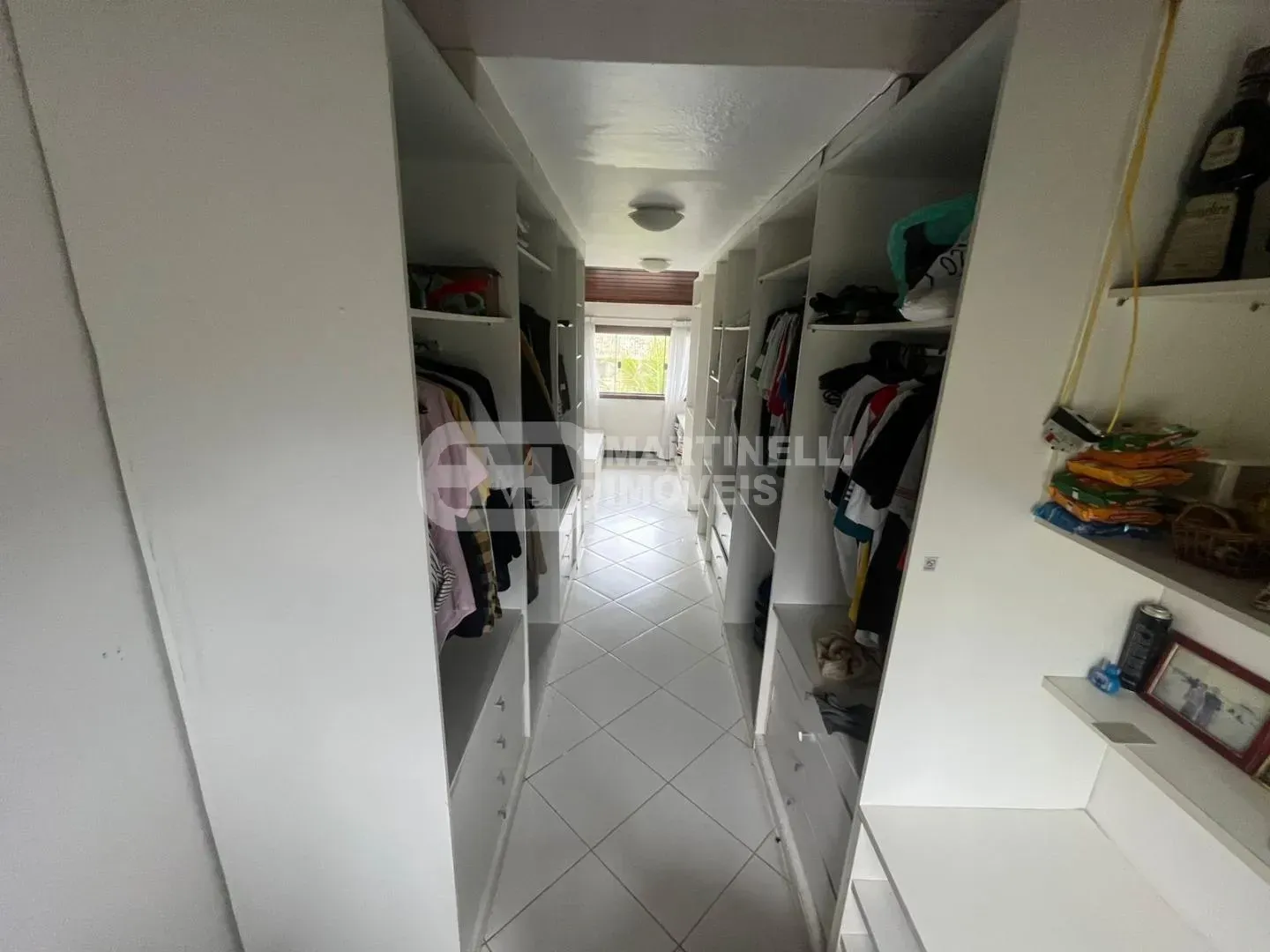 House with 5 bedrooms, all suites, plus shared pool — photo 29