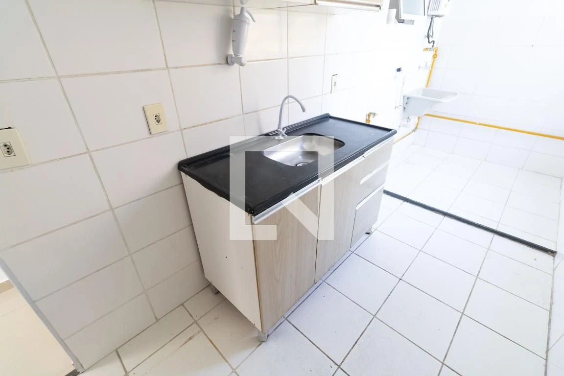 Apartamento sem mobília com churrasqueira na varanda — photo 8