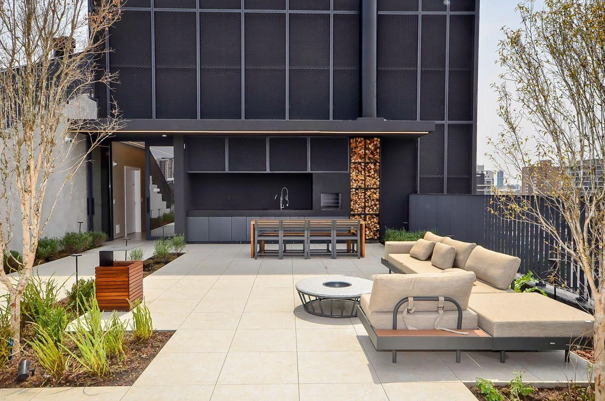 Furnished 1-bedroom apartment with balcony and grill — photo 36