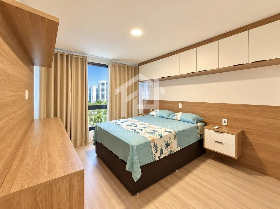 Walk-in closet in a 2-bedroom apartment, 87 m² — photo 3