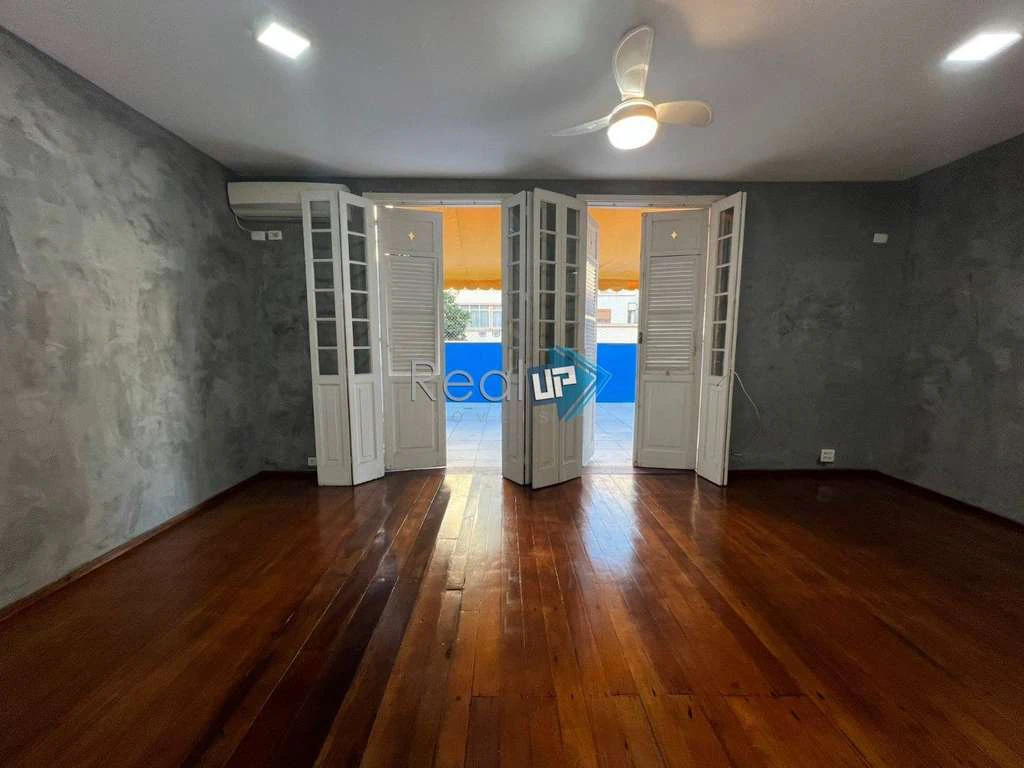 2-bedroom apartment with a glazed balcony — photo 10