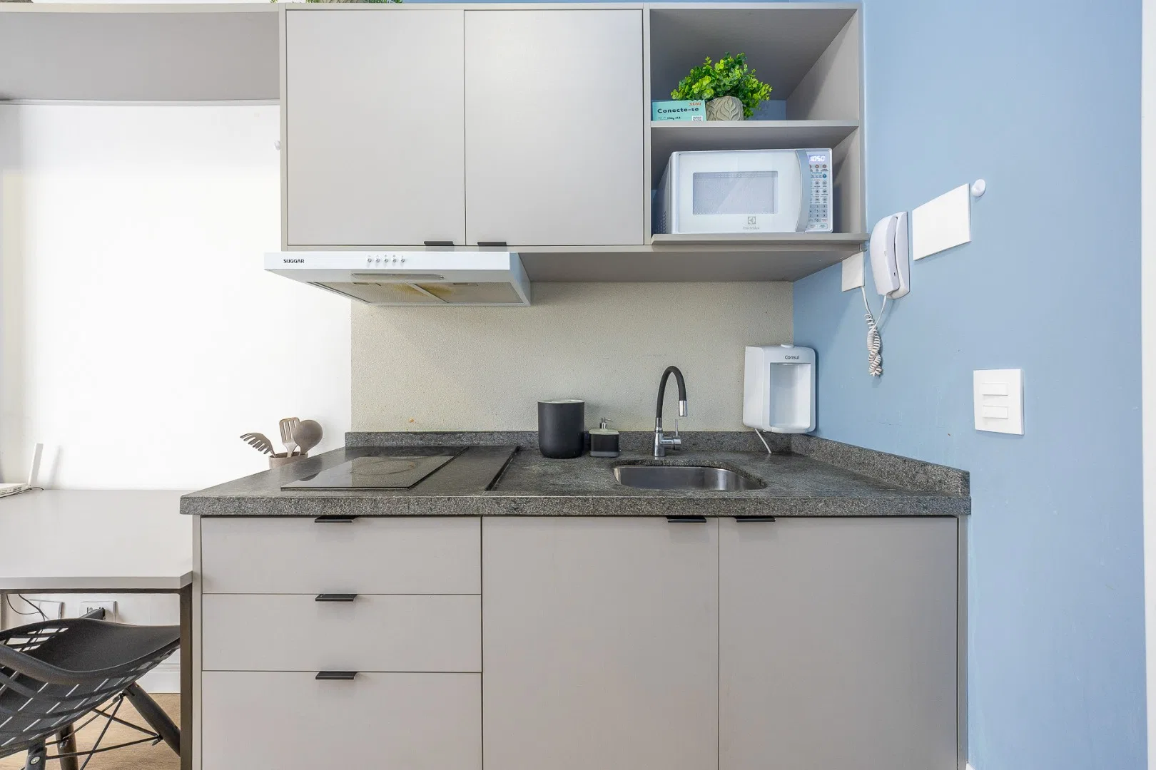 27 m² studio with a washing machine and a home office — photo 12