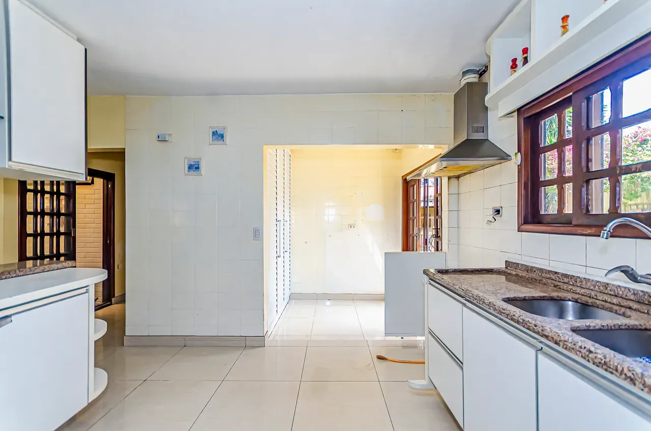 3-bedroom house with a garden in Curitiba — photo 13