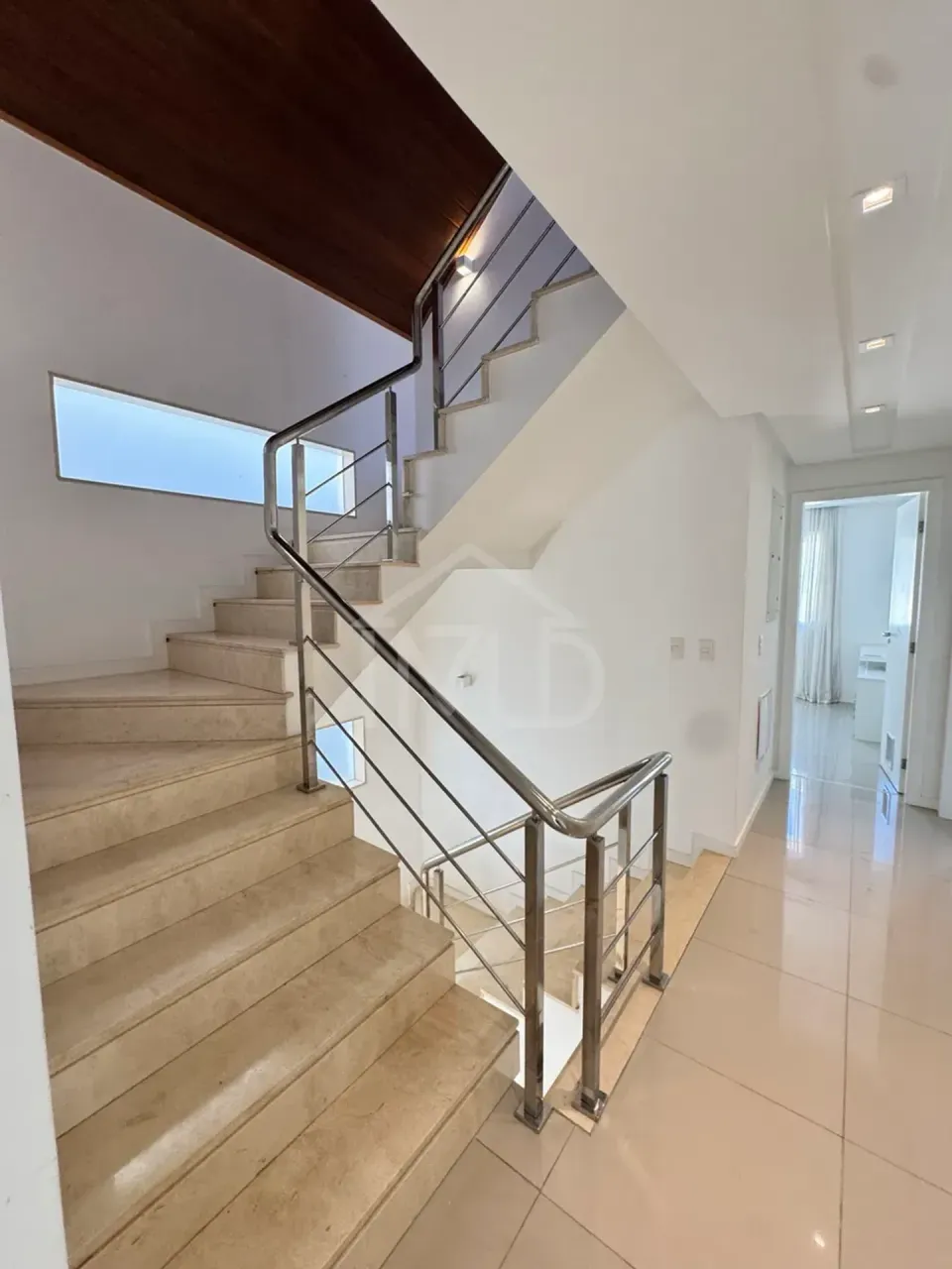 House 390 m² with 5 bedrooms and an open-plan kitchen — photo 17