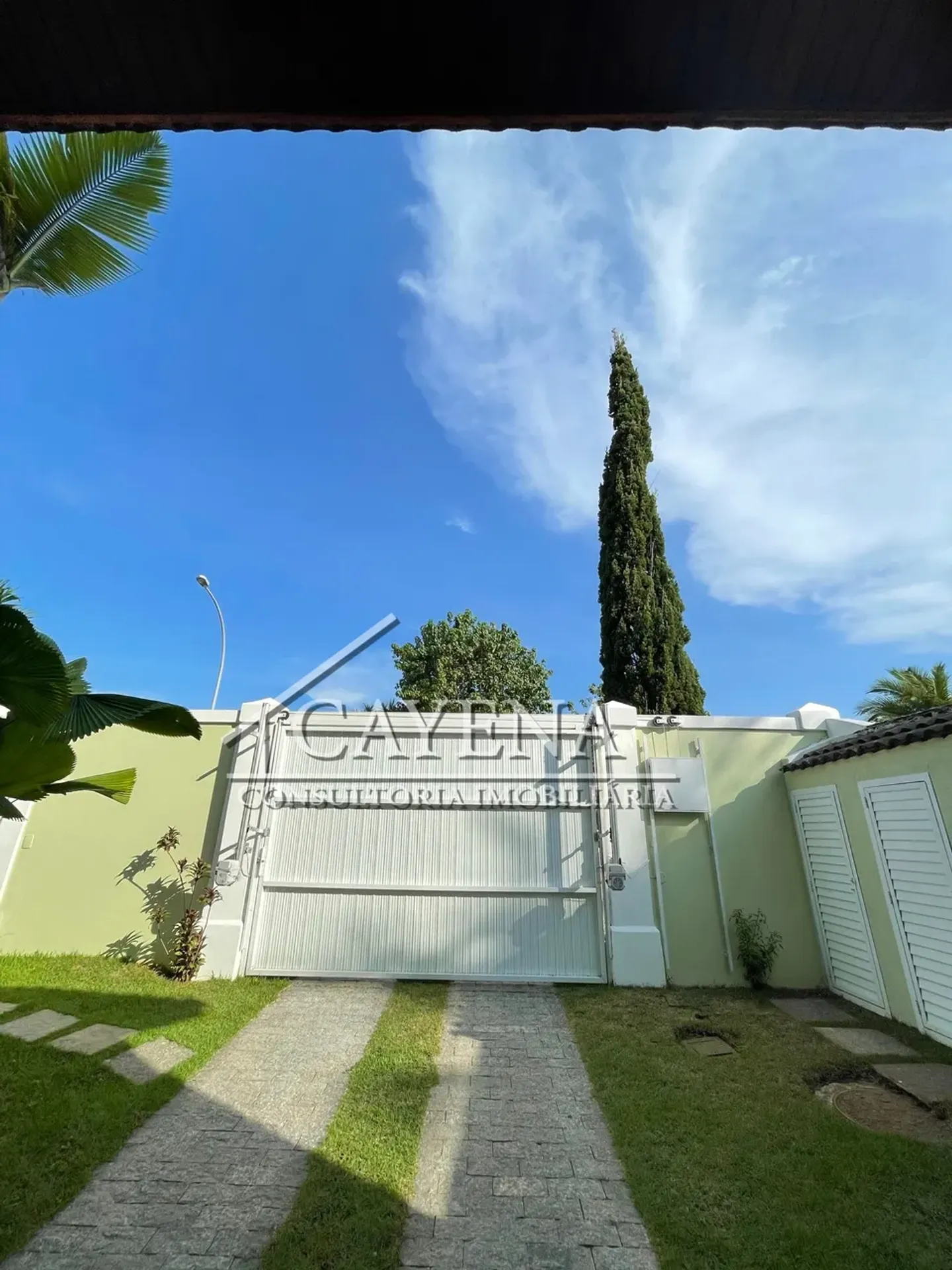 4 quartos e banheira: casa de 650 m² — photo 34