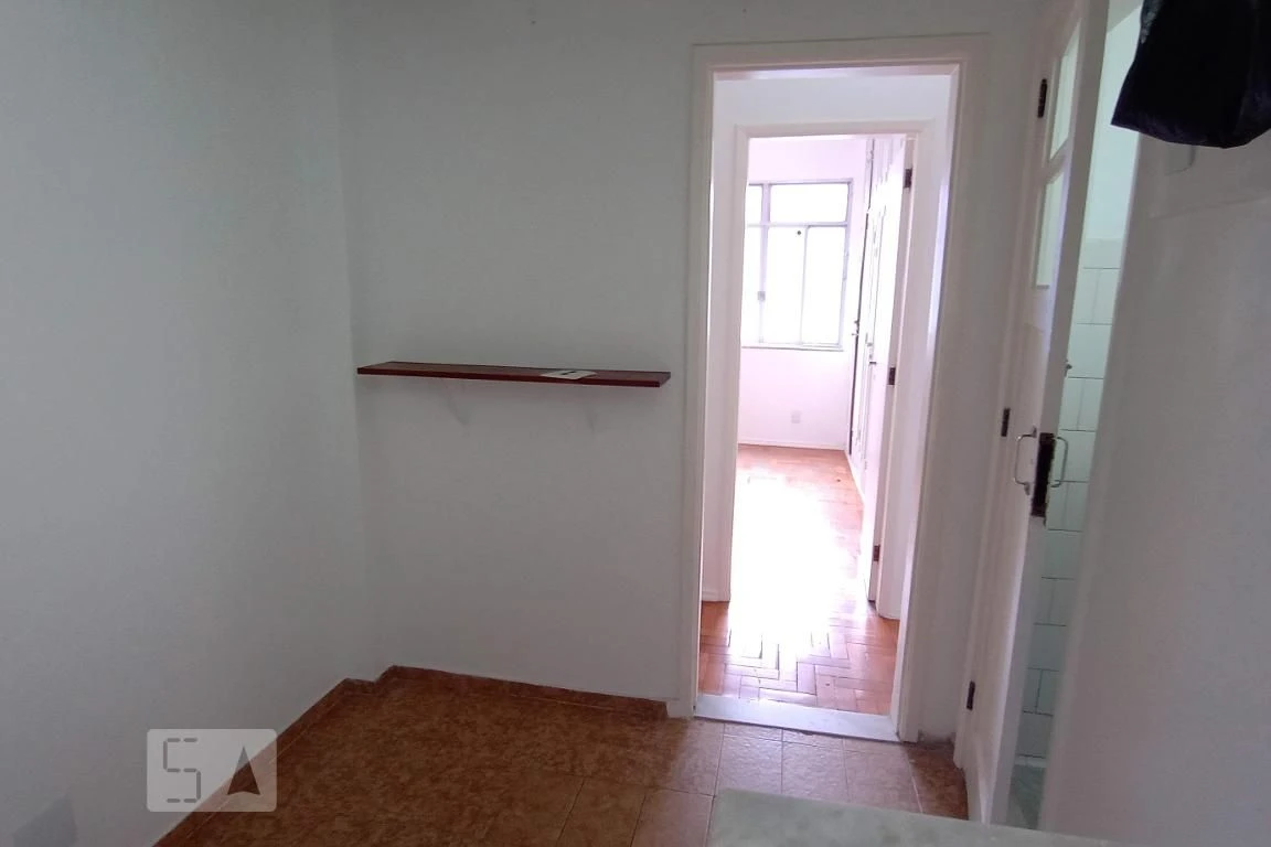 Wood or laminate floors in a 2-bedroom apartment, 55 m² — photo 7