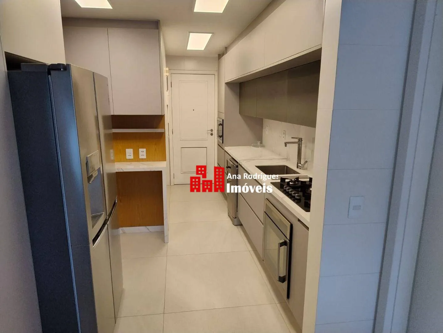 4-bedroom apartment with an open-plan kitchen — photo 24