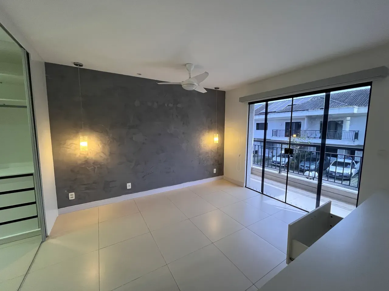 180 m² house with a walk-in closet and a mountain view — photo 4