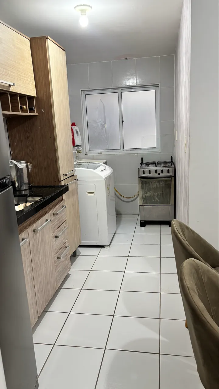 Apartamento sem mobília com 2 quartos e varanda