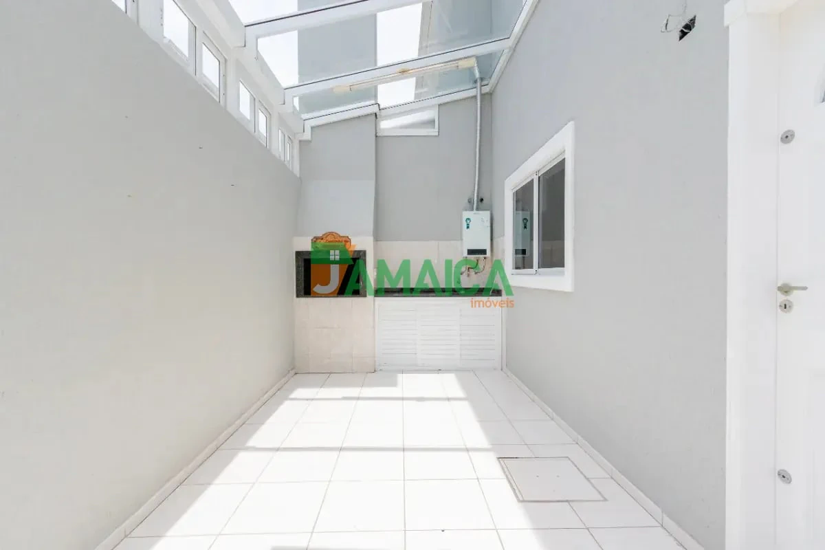 140 m² house with a home office and a walk-in closet — photo 7