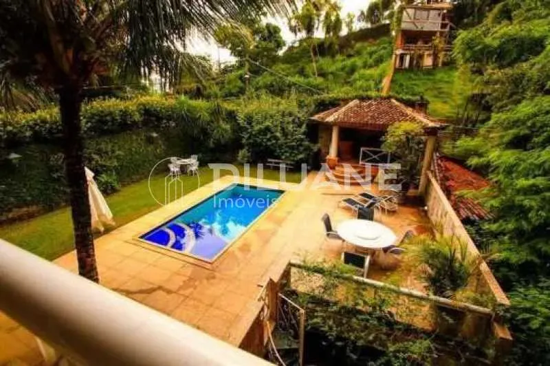 297 m² house with 6 bedrooms and 7 bathrooms — photo 14