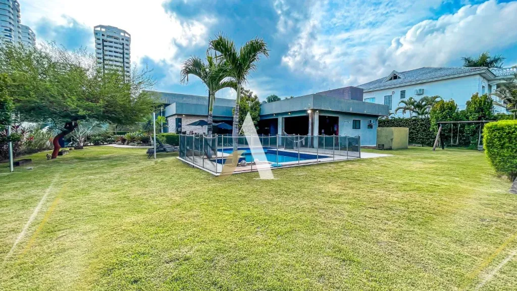 Furnished linear house with 4 en-suites and a gas open kitchen — photo 6