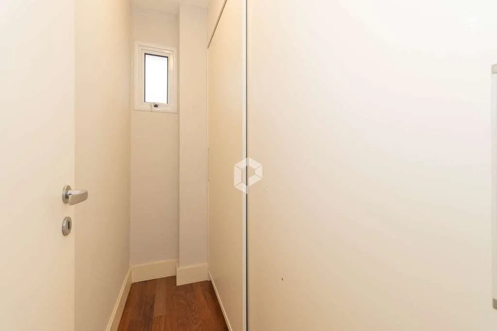 Застеклённый балкон и 2 спальни: квартира 163 м² — photo 15