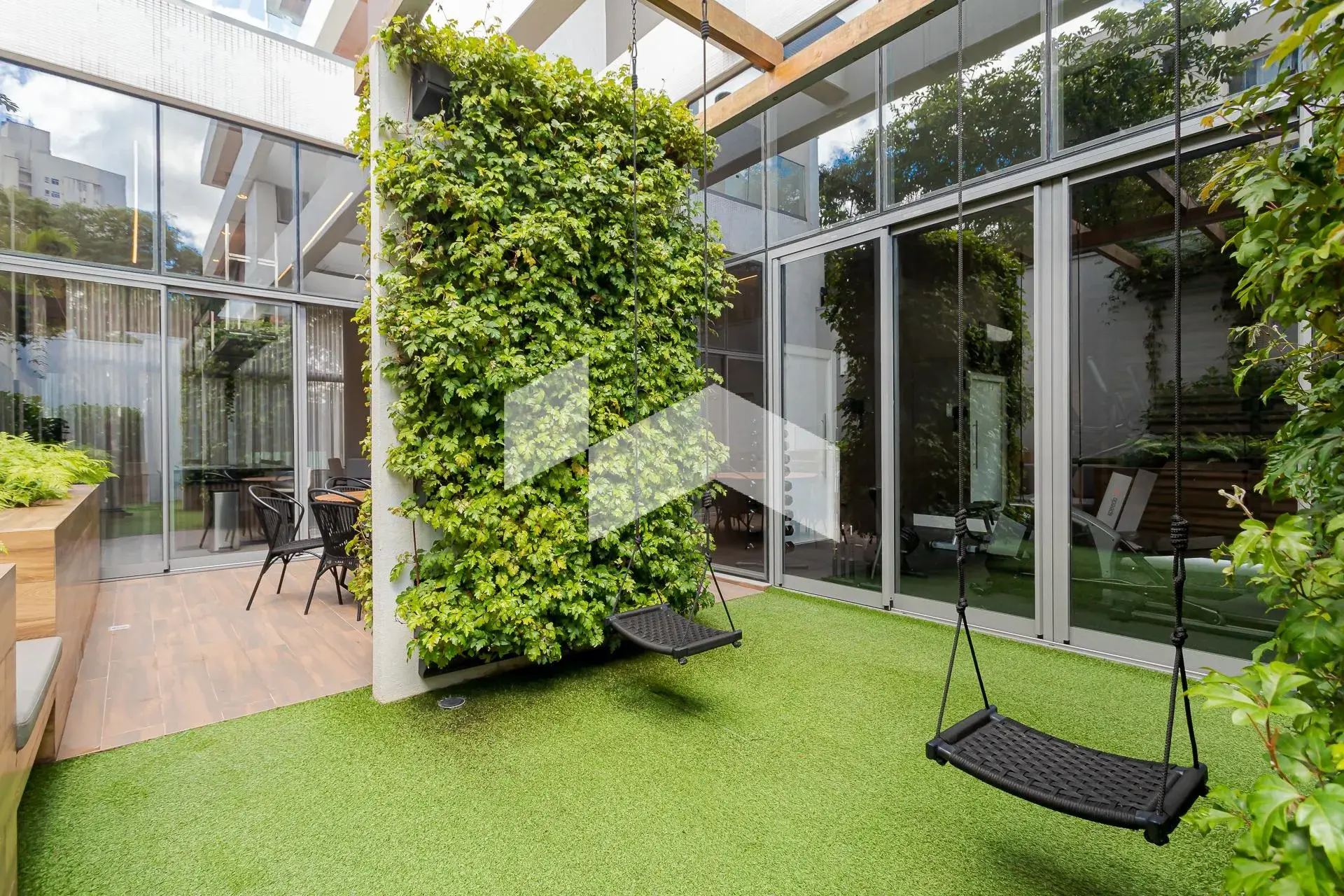 152 m² apartment with 3 en-suite bedrooms and parking — photo 36