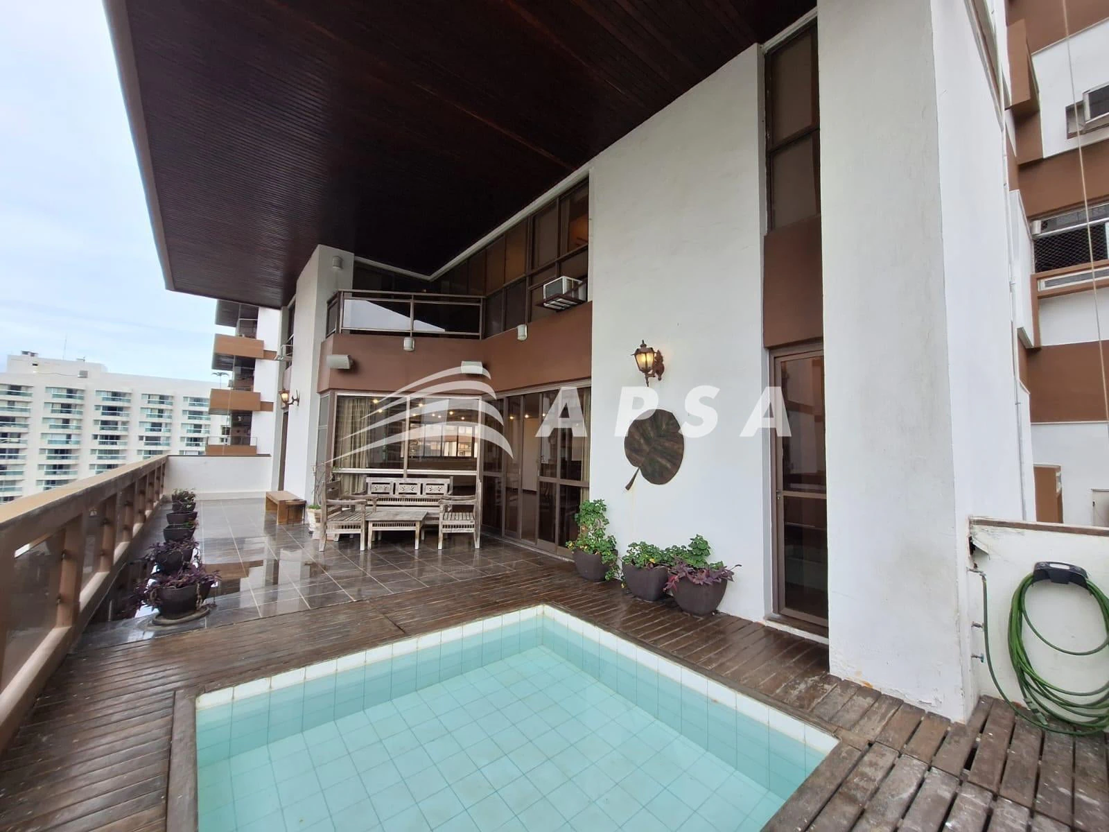 4-bedroom apartment in a building with a sauna — photo 4