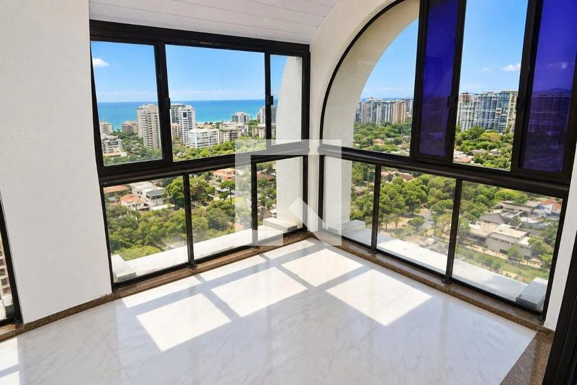 Квартира 200 м² з 3 спальнями та балконом — photo 4