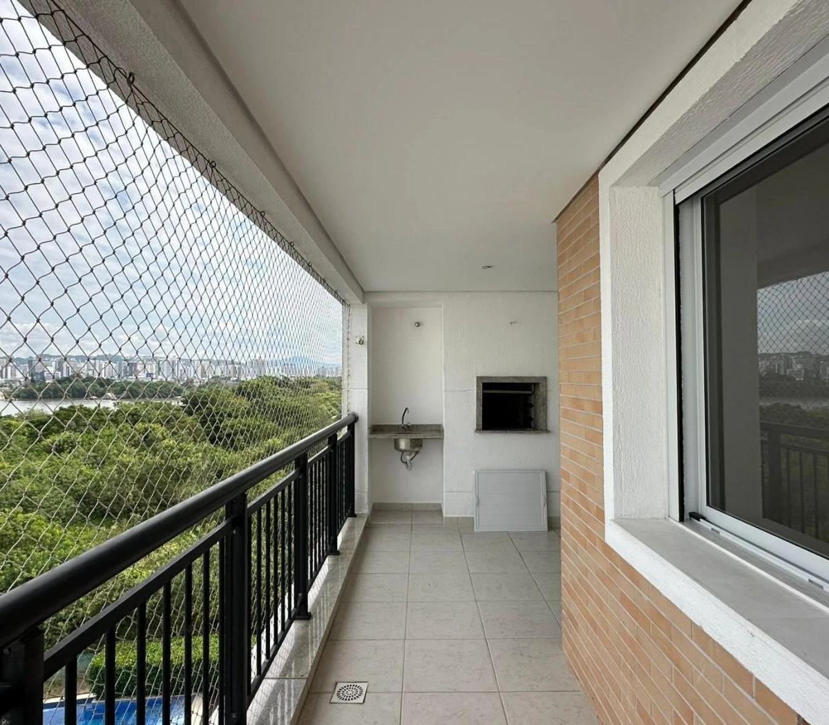 3-bedroom apartment with a water view in Florianópolis — photo 15