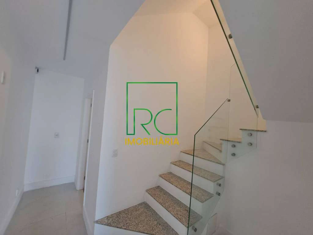 Condominium house with 6 en-suite bedrooms and garden — photo 15