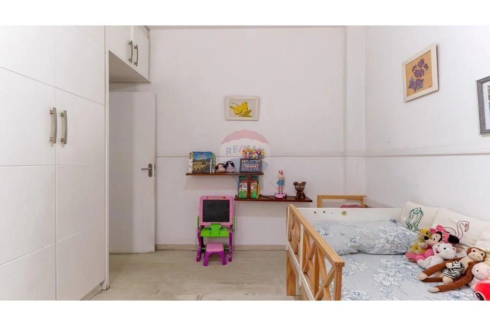 Furnished 3-bedroom apartment with a ready workspace — photo 8