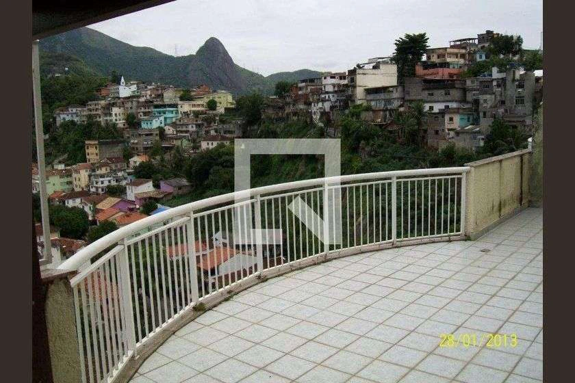 221 m² rental apartment with 4 bedrooms and a balcony — photo 3
