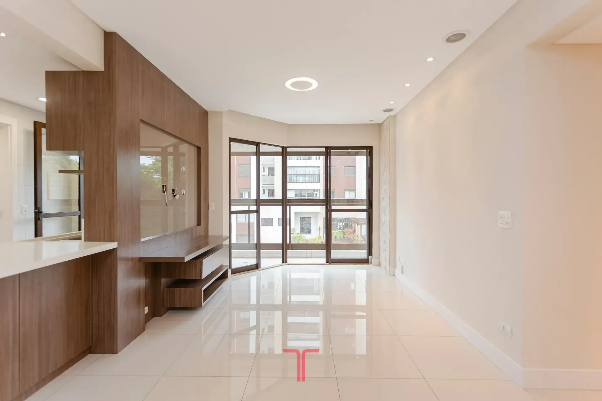 3-bedroom apartment in a building with a pool — photo 7