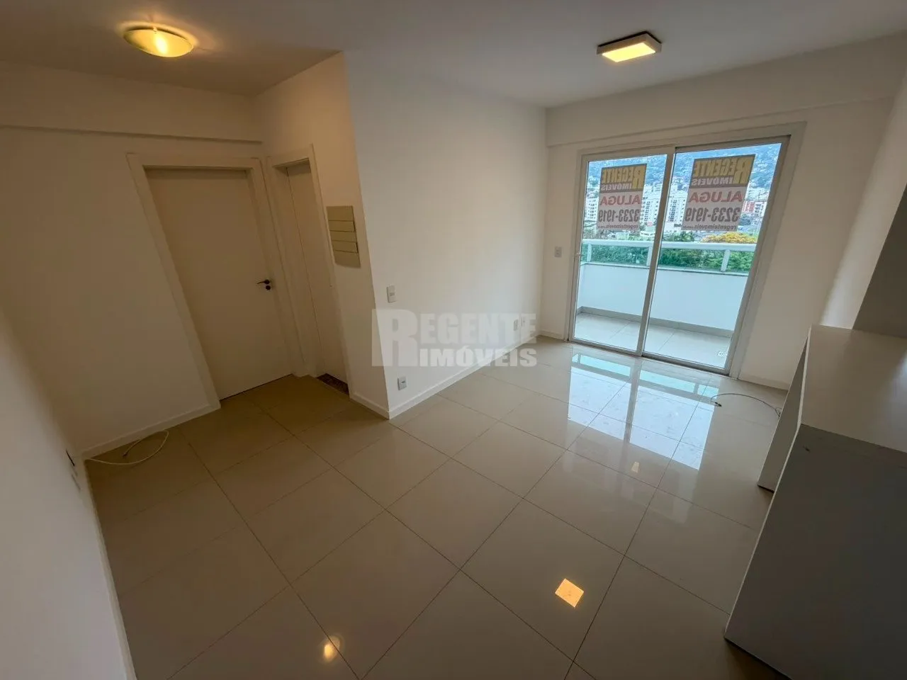 Квартира з 1 спальнею, американською кухнею і 60 м²