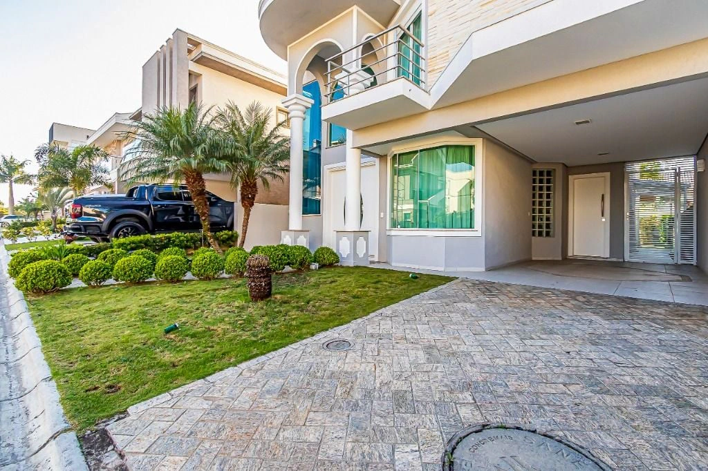 5-bedroom house with a private pool in Curitiba — photo 17
