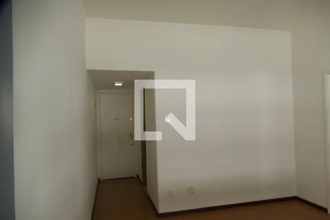 Unfurnished 1-bedroom apartment with a separate kitchen — photo 28