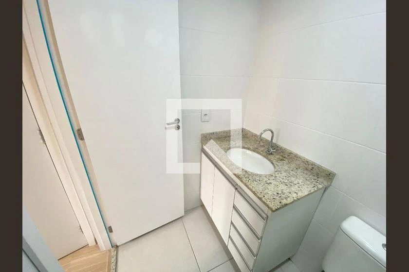 2-bedroom apartment in a building with a gym — photo 31
