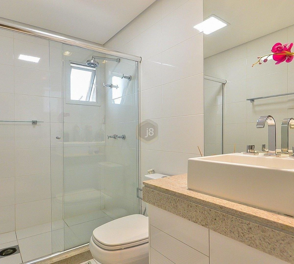 3-bedroom apartment with a bathtub — photo 24