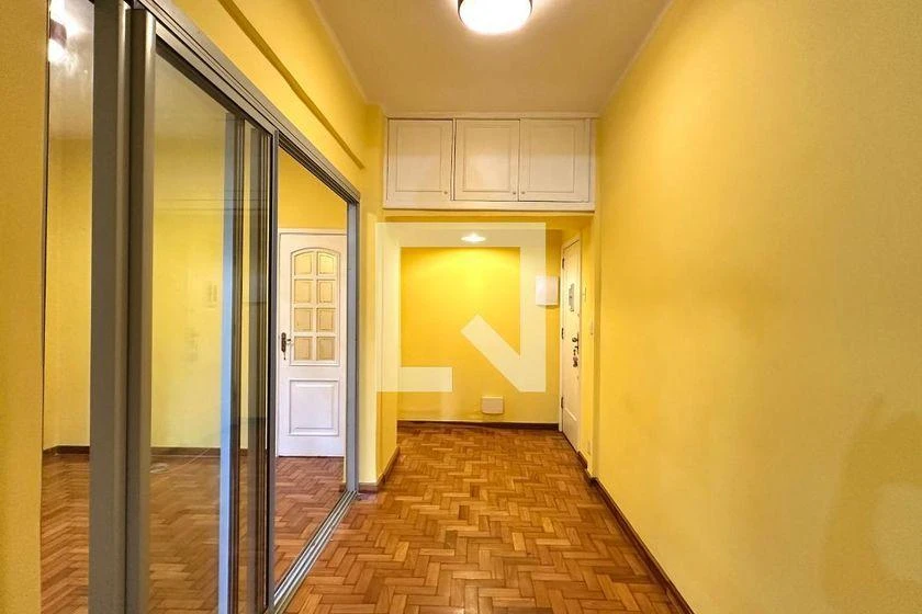 Apartment, 69 m², with wood or laminate floors — photo 2