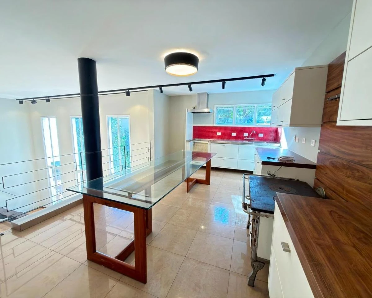 Будинок з 3 спальнями та 4 паркомісцями, відкрита кухня — photo 7