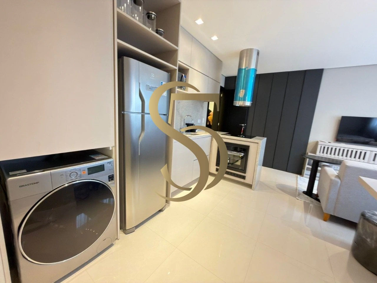 One-bedroom apartment with a washing machine — photo 6