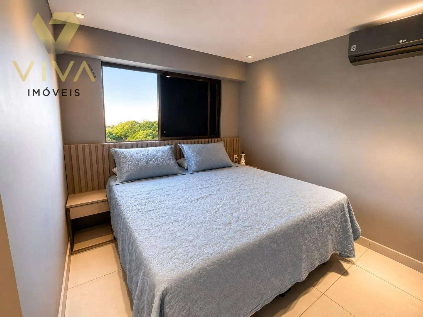 Walk-in closet in a 3-bedroom apartment, 125 m²