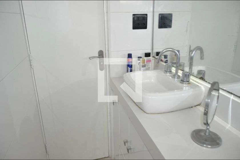 Furnished 2-bedroom apartment with 65 m² — photo 16