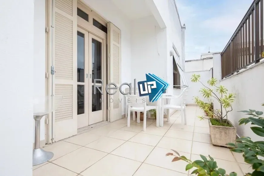 Penthouse with a glassed-in balcony and 4 bedrooms — photo 16