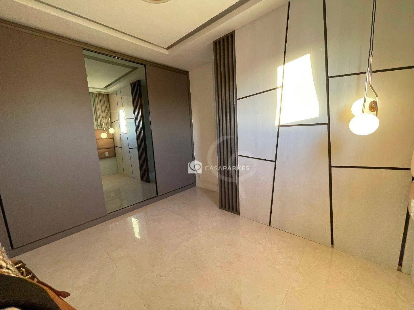 Balcony with a grill in a 3-bedroom apartment, 120 m² — photo 37