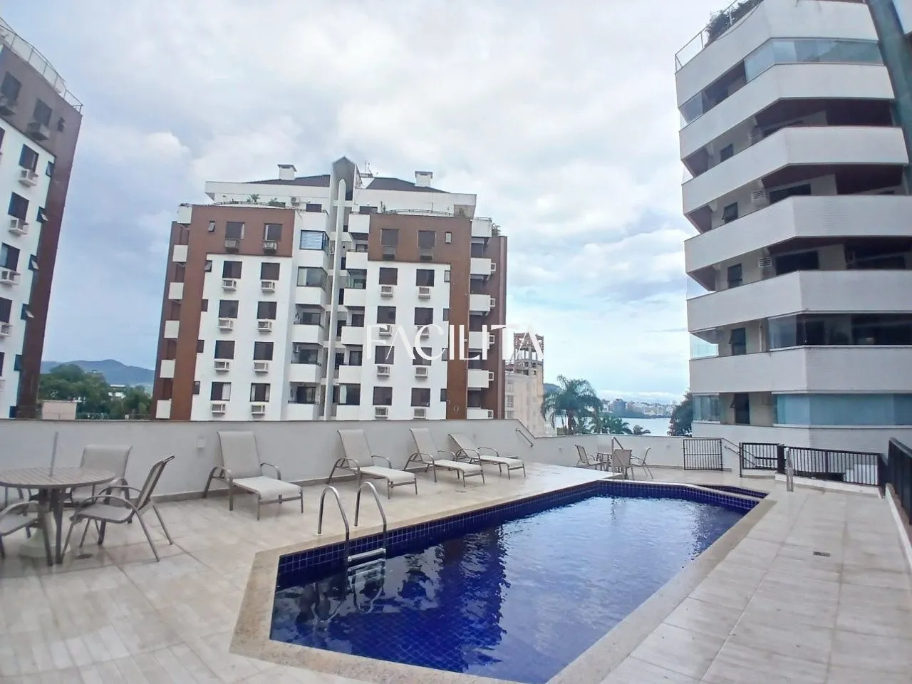 Apartamento de 3 dormitorios con baño en suite y balcón — photo 12
