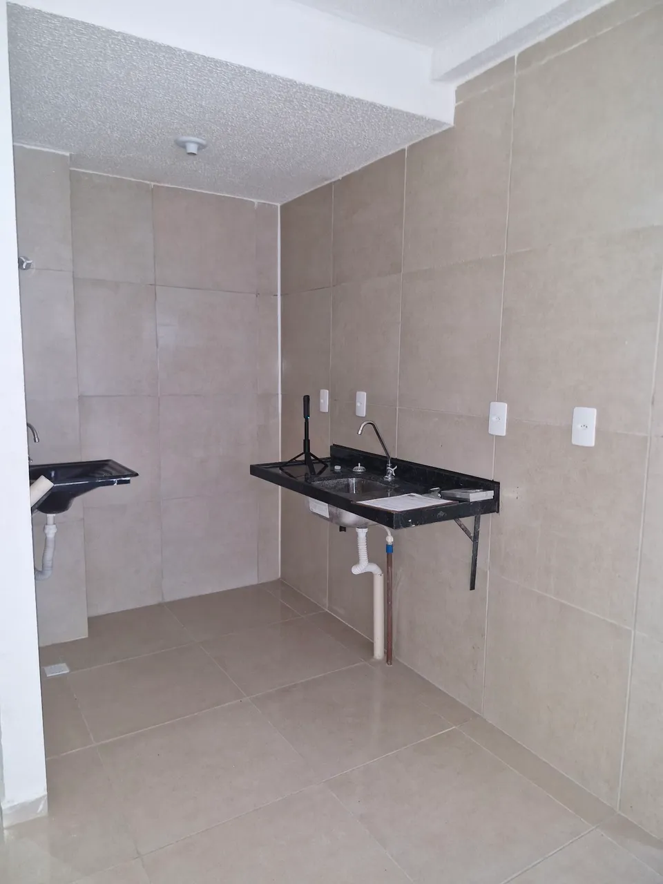 Apartamento de 2 quartos em condomínio com academia